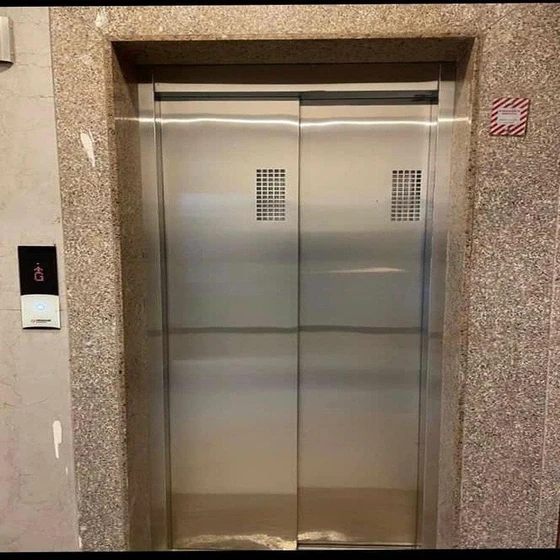 hotel-steel-lift-2.webp