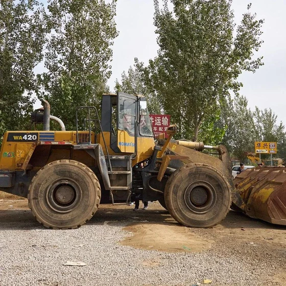 second-hand-loader-tractor-2.webp