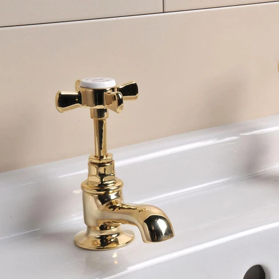 polished-brass-basin-faucet-2.webp