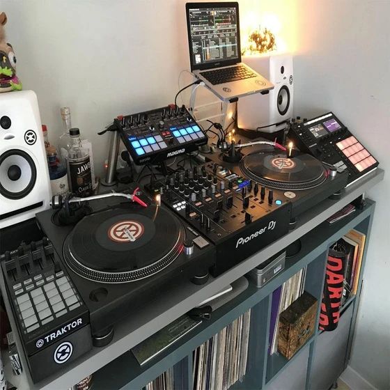 dj-system-service-rental-2.webp