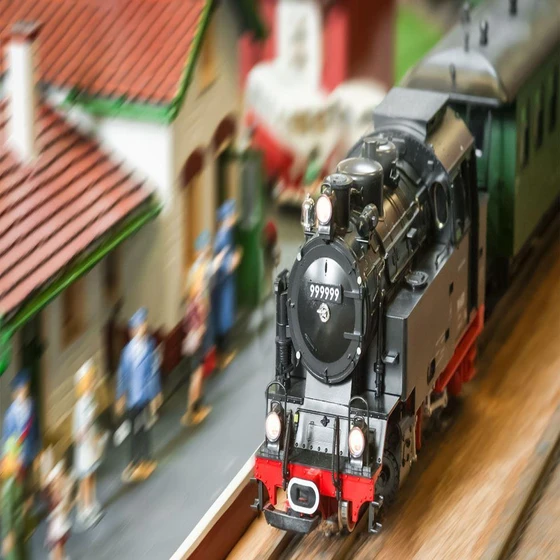 steel-train-toy-set-2.webp