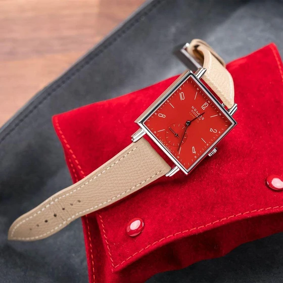 square-stylish-wrist-watches-2.webp