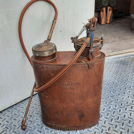 brass-pump-sprayer-2.webp