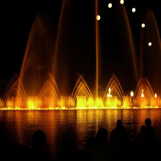 musical-golden-fountain-2.webp