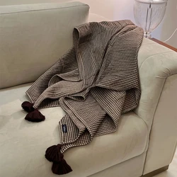 Handmade & fade resistant throw blanket woven