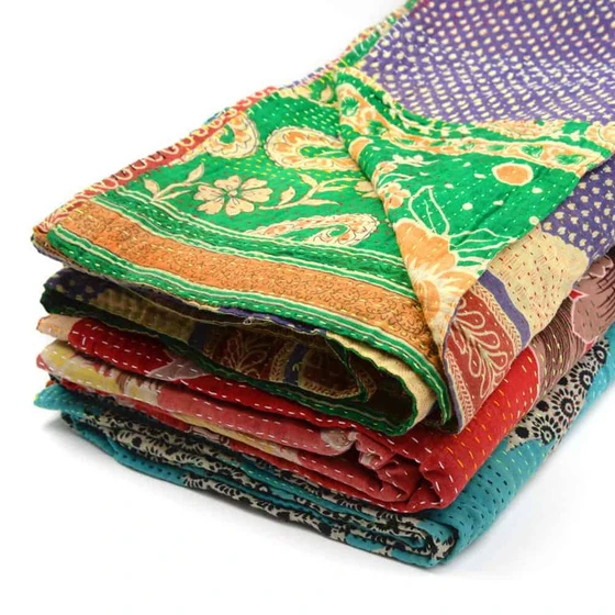 saree-kantha-blanket-21.webp