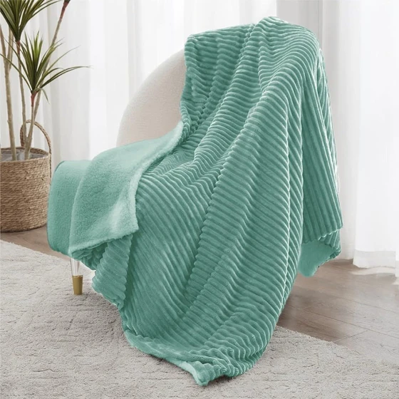 quilts-blankets-fleece-11.webp