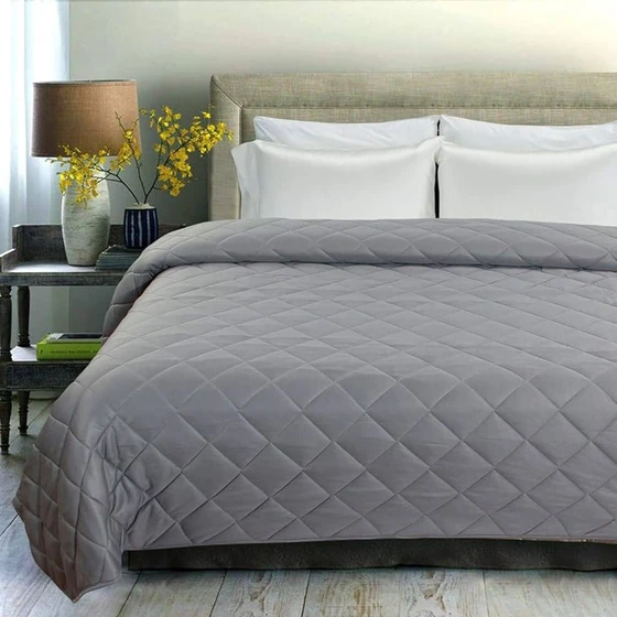 plain-double-bed-ac-blanket-2.webp