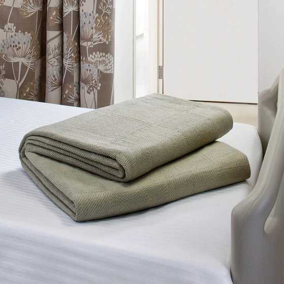 blanket-hotel-thermal-2.webp