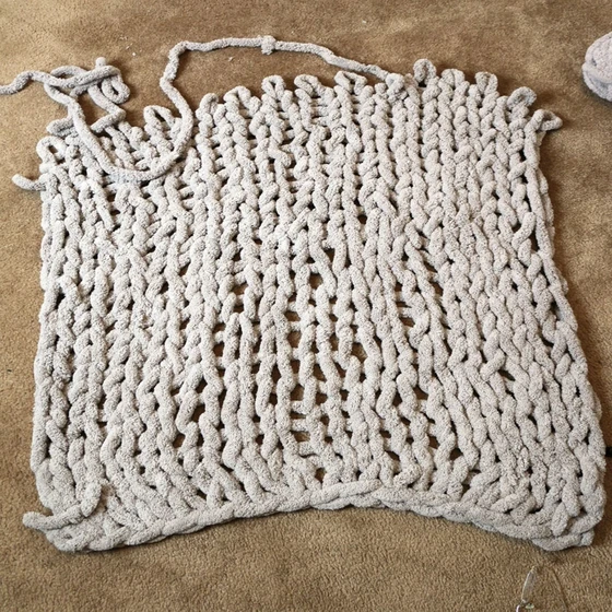 hand-knit-chunky-blanket-1.webp