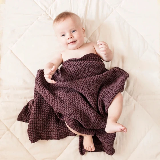 linen-baby-blanket-2.webp