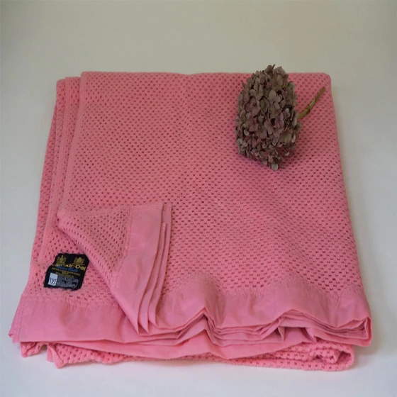 pink-cellular-blanket-2.webp