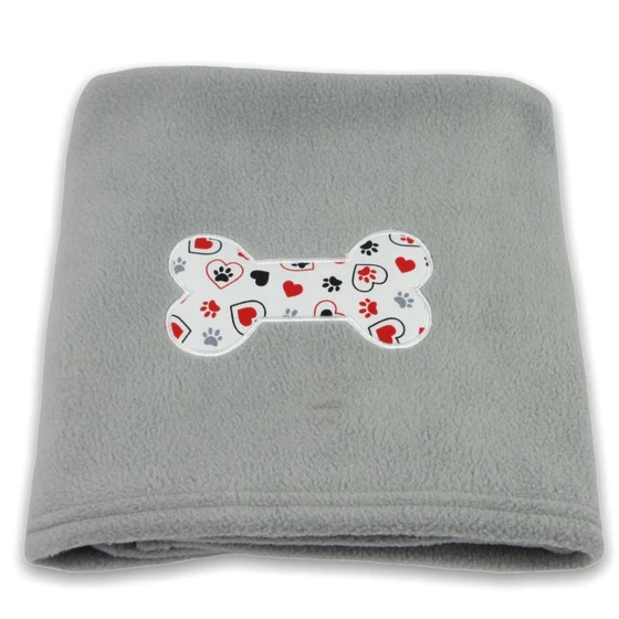 embroidered-dog-blanket-2.webp