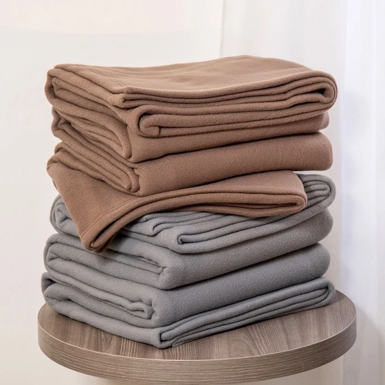 hotel-fleece-blanket-2.webp