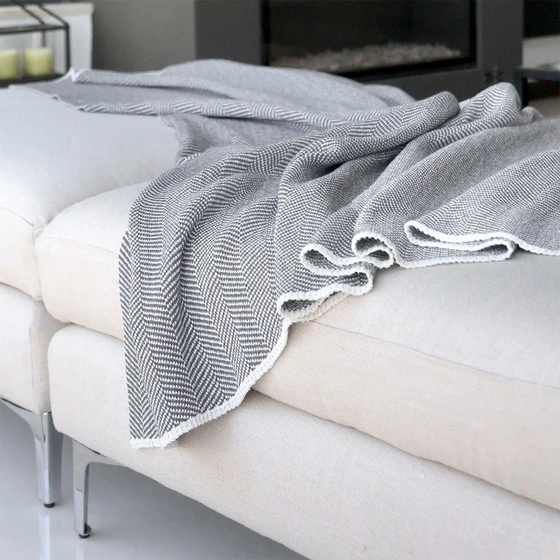 hotel-throw-blanket-2.webp