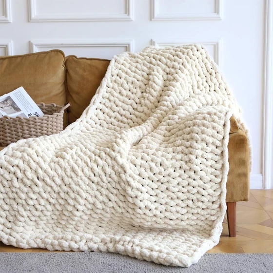 crochet-thick-blanket-2.webp