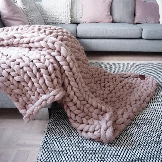 thick-yarn-blanket-2.webp