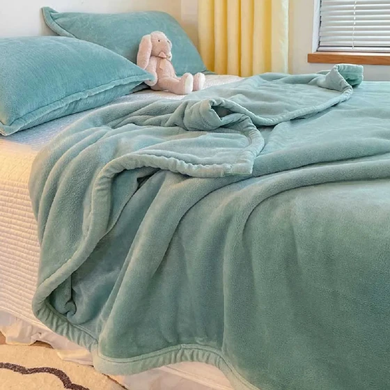 thick-fleece-blanket-2.webp