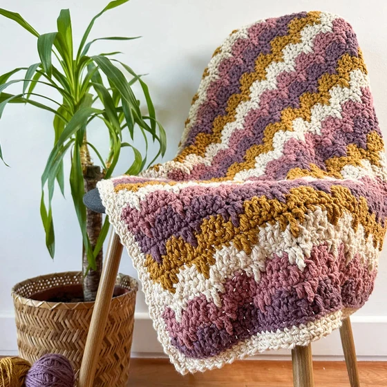 thick-yarn-crochet-blanket-2.webp
