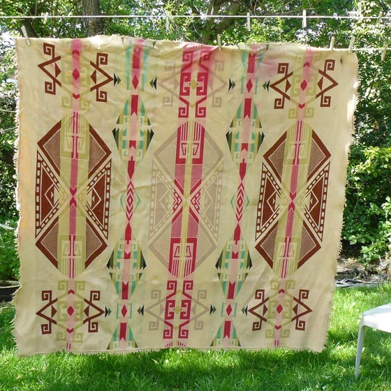 american-traditional-blanket-2.webp