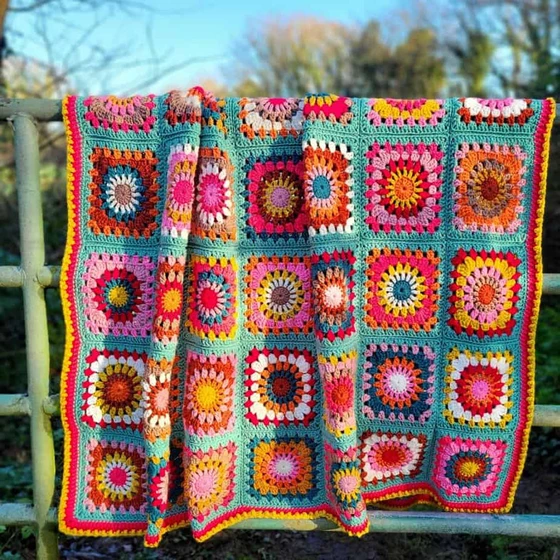 traditional-granny-square-blanket-2.webp