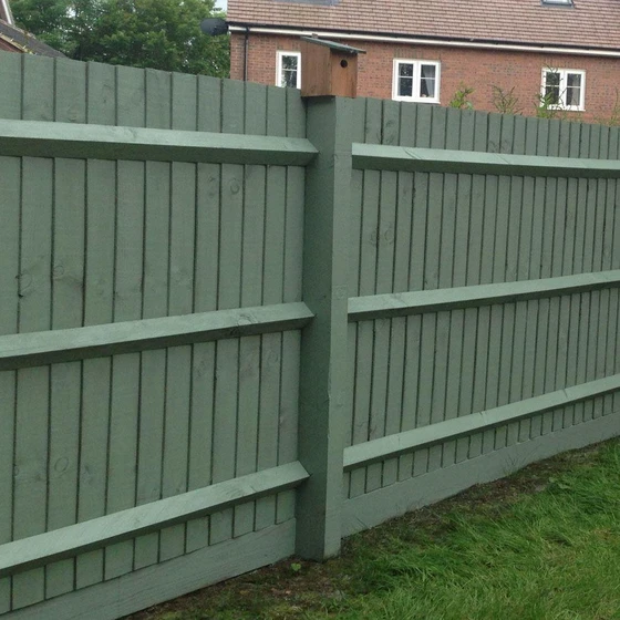 green-garden-fence-2.webp
