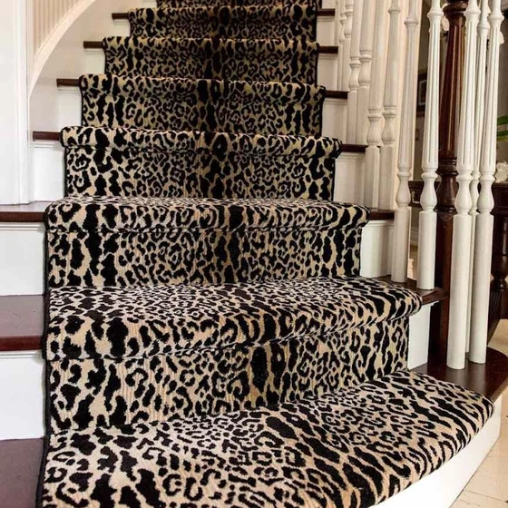 leopard-stair-runner-carpet-2.webp