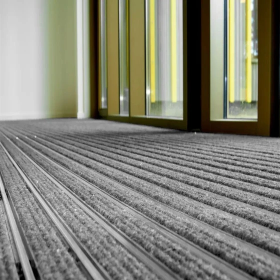 wide-ribbed-carpet-1.webp