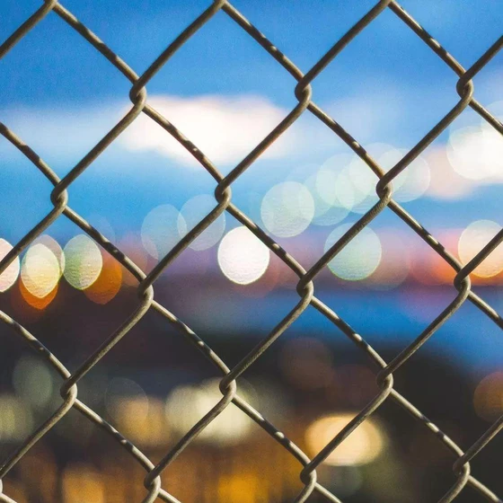 visible-chain-link-fence-2.webp