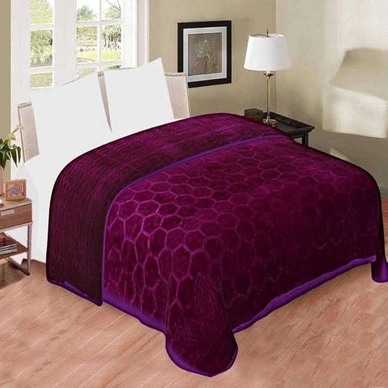 soft-bed-fiber-solid-quilt-durable-and-lightweight-1.webp