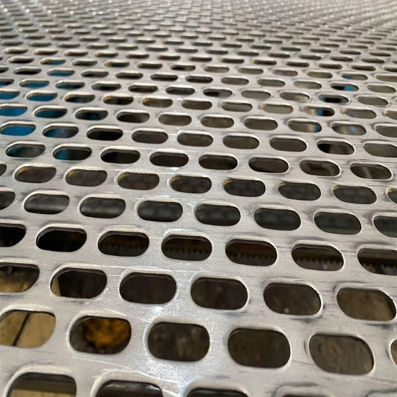 slotted-hole-ss-perforated-sheets-2.webp