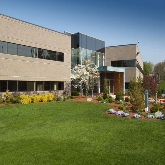 services-commercial-landscaping-2.webp