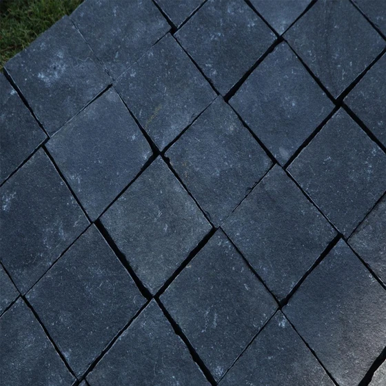 black-cobbles-stone-2.webp