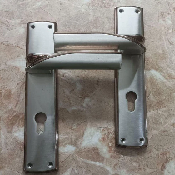 metal-door-hardware-2.webp